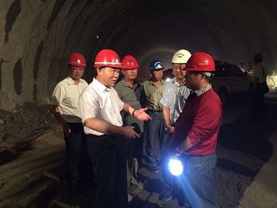 承德市委书记郑雪碧到我张承10标小三岔口隧道视察