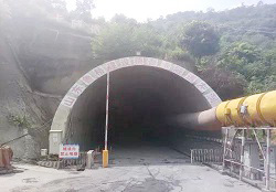 庆祝公司参建的元蔓高速稿吾卡隧道顺利贯通暨公司2019年隧道开挖总长15684米。