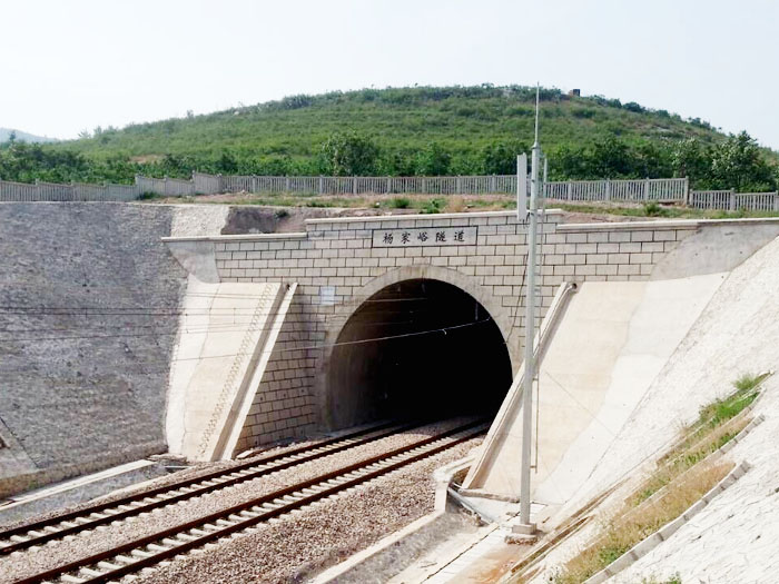 2014年遵化新建张唐铁路杨家峪隧道