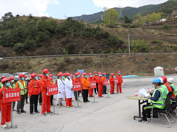 盐源小高山隧道“瓦斯超限、有毒有害气体中毒窒息事故”应急救援演练取得圆满成功